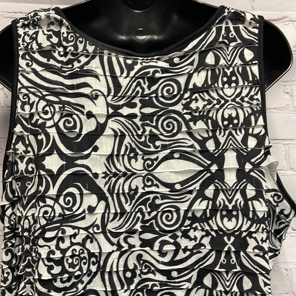 Plus Woman’s Sleeveless Blouse - Picture 7 of 11